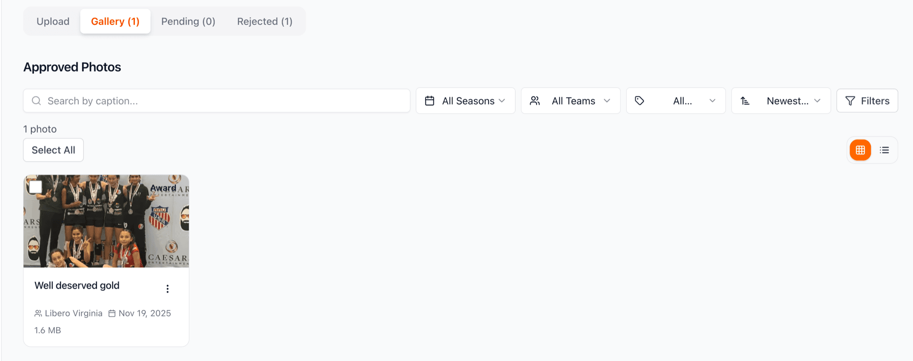 Gallery tab showing approved photos with filters and view options